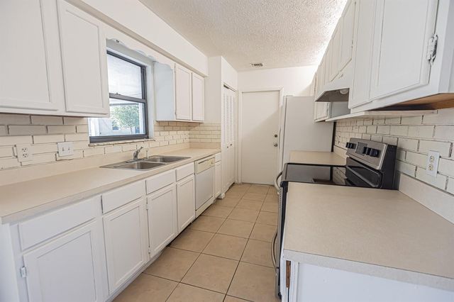 993 SW Cecil Lane, Port St. Lucie, FL 34953
