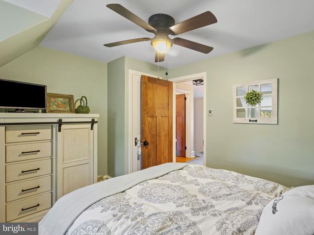409 W KINGS HWY, Audubon, NJ 08106
