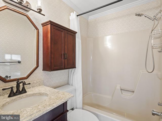 409 W KINGS HWY, Audubon, NJ 08106