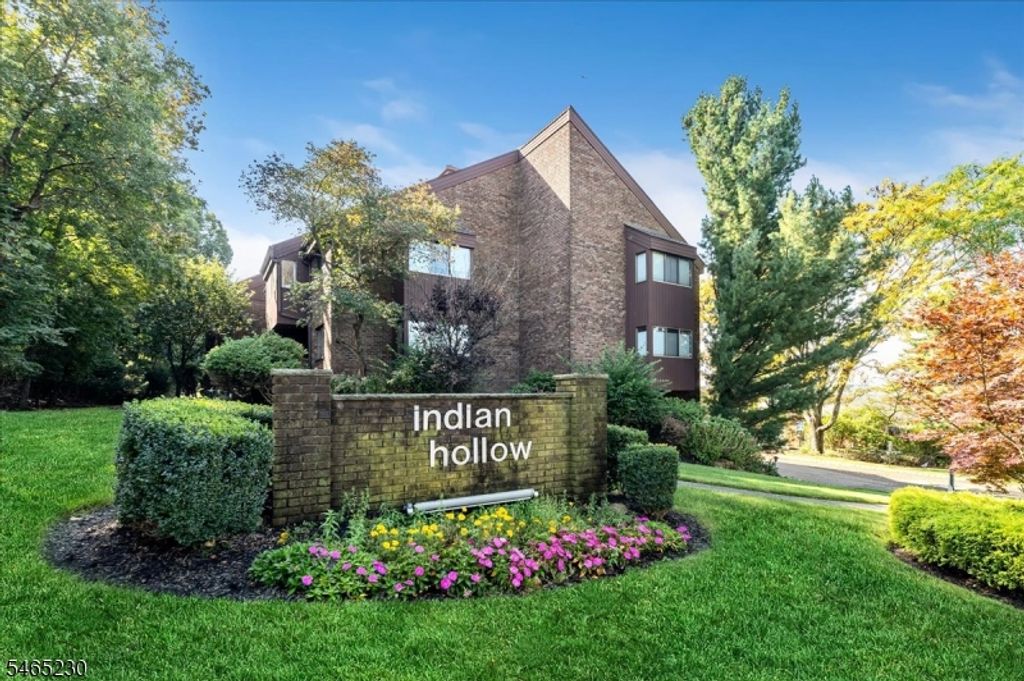 132 Indian Hollow Ct 132, Mahwah Twp., NJ 07430 — exterior