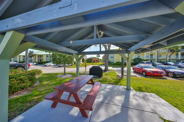 6077 113TH STREET 610, Seminole, FL 33772