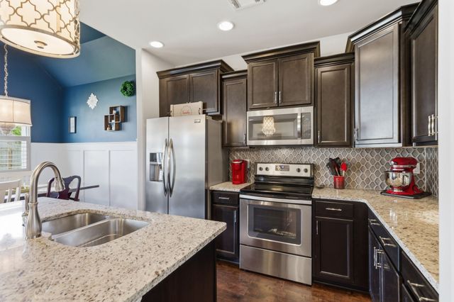 1050 Daniel Ln, Spring Hill, TN 37174