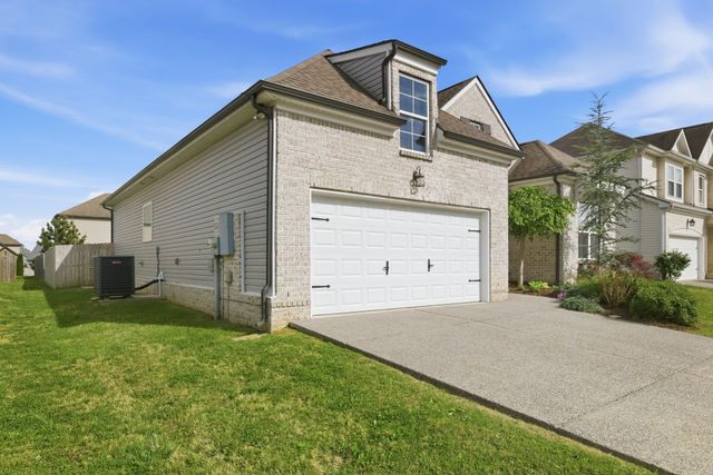 1050 Daniel Ln, Spring Hill, TN 37174