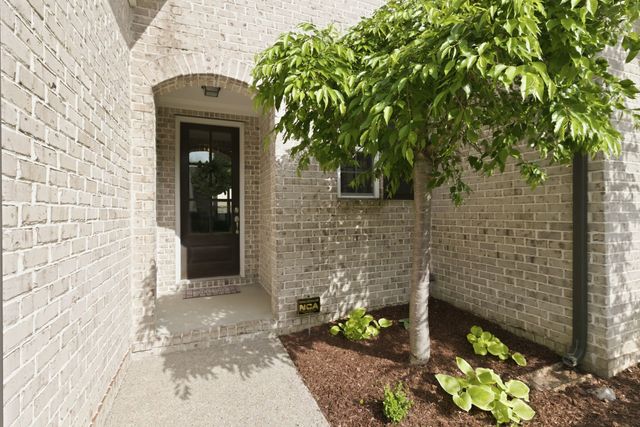 1050 Daniel Ln, Spring Hill, TN 37174