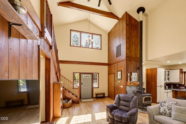 255 Janice Way, Merlin, OR 97532
