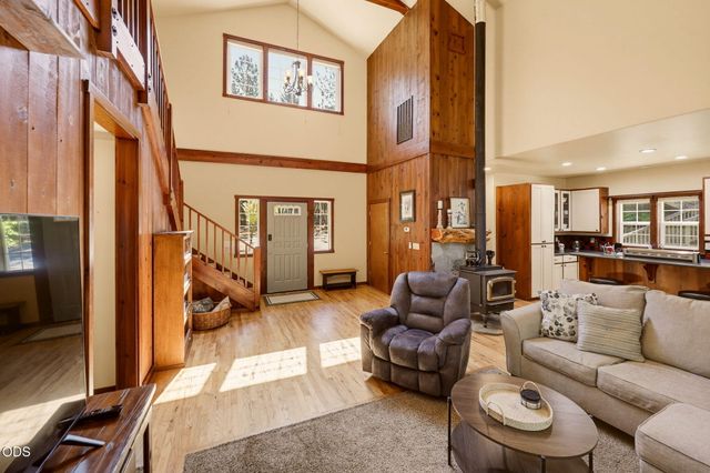 255 Janice Way, Merlin, OR 97532