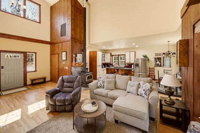 255 Janice Way, Merlin, OR 97532