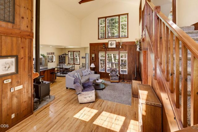255 Janice Way, Merlin, OR 97532
