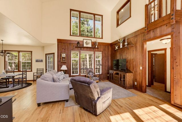 255 Janice Way, Merlin, OR 97532