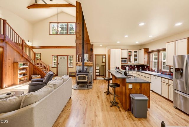 255 Janice Way, Merlin, OR 97532