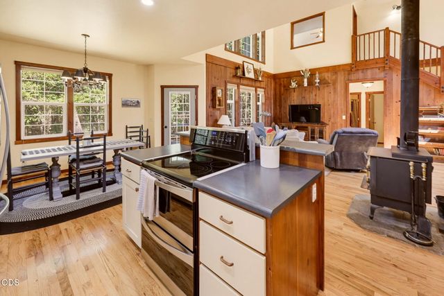 255 Janice Way, Merlin, OR 97532