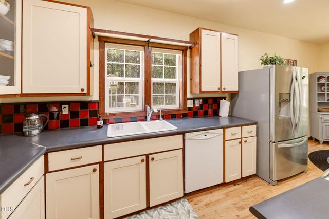 255 Janice Way, Merlin, OR 97532