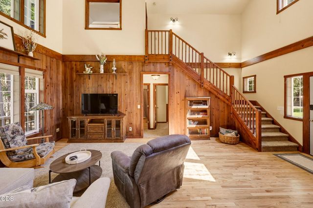 255 Janice Way, Merlin, OR 97532