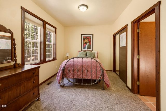 255 Janice Way, Merlin, OR 97532
