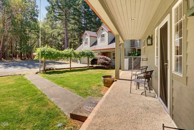 255 Janice Way, Merlin, OR 97532