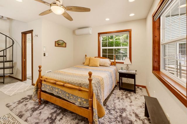 255 Janice Way, Merlin, OR 97532