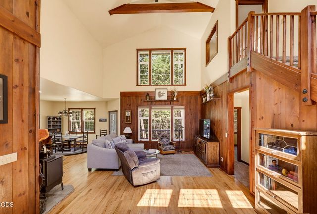 255 Janice Way, Merlin, OR 97532
