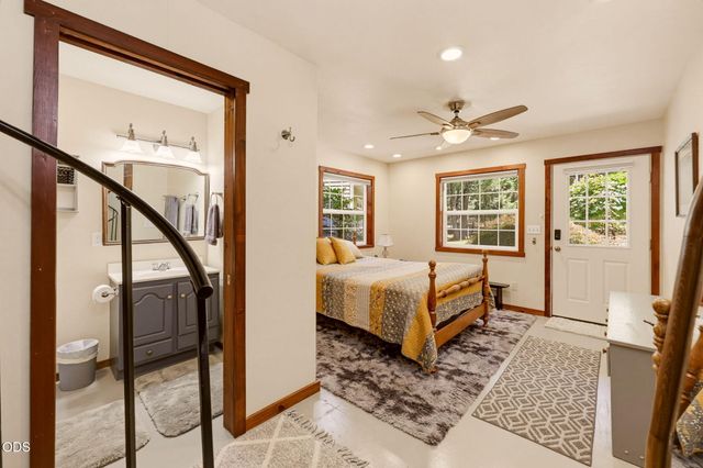 255 Janice Way, Merlin, OR 97532