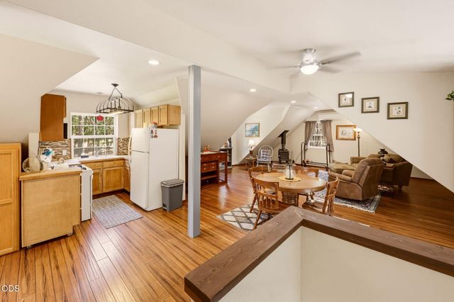 255 Janice Way, Merlin, OR 97532