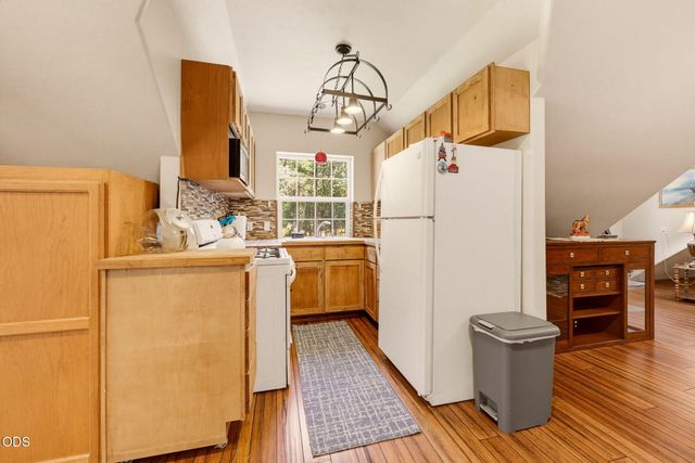 255 Janice Way, Merlin, OR 97532
