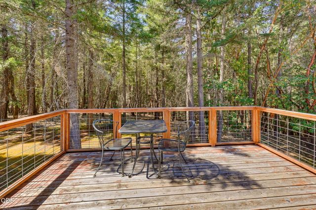 255 Janice Way, Merlin, OR 97532