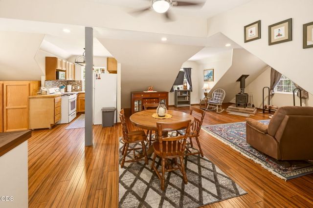 255 Janice Way, Merlin, OR 97532