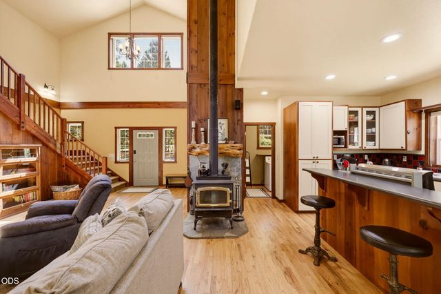 255 Janice Way, Merlin, OR 97532