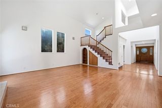 19251 Oxnard Street, Tarzana, CA 91356