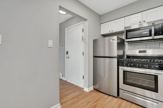 909 Plainfield Road 12, Darien, IL 60561