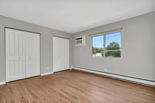 909 Plainfield Road 12, Darien, IL 60561