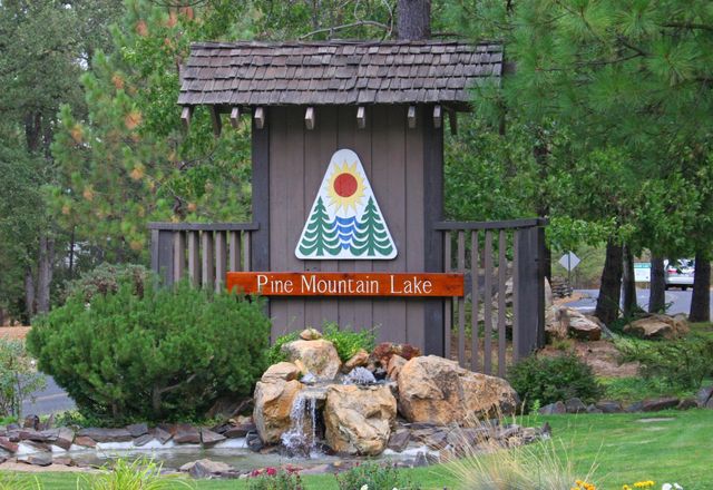 19099 Raboul Court, Groveland, CA 95321