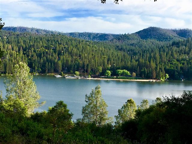 19099 Raboul Court, Groveland, CA 95321