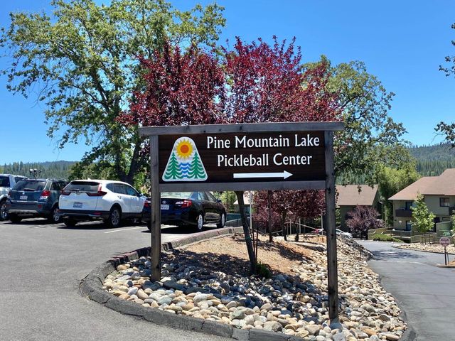 19099 Raboul Court, Groveland, CA 95321