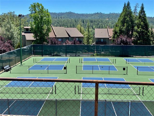 19099 Raboul Court, Groveland, CA 95321