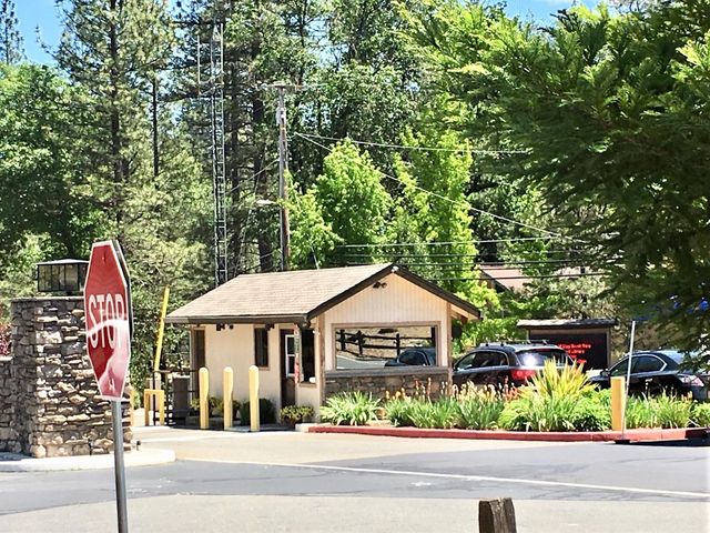 19099 Raboul Court, Groveland, CA 95321