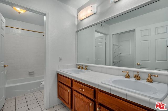 7513 W 83rd Street, Playa Del Rey (los Angeles), CA 90293