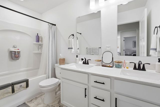 4043 Heath Lane N, Oakdale, MN 55128