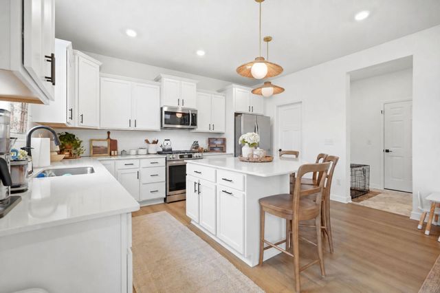 4043 Heath Lane N, Oakdale, MN 55128