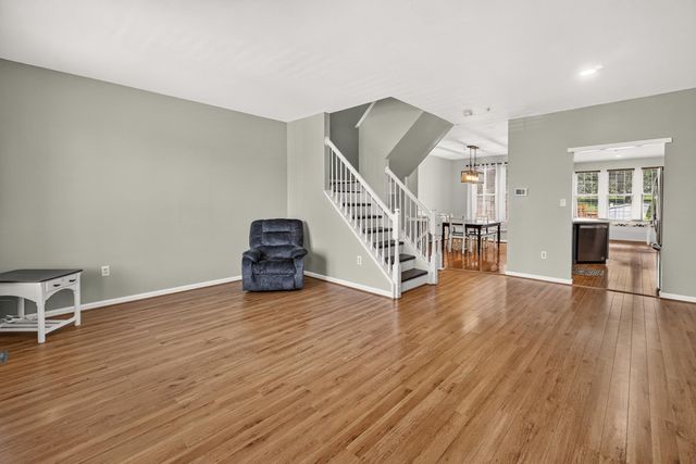 2433 LAKESIDE DR, Frederick, MD 21702