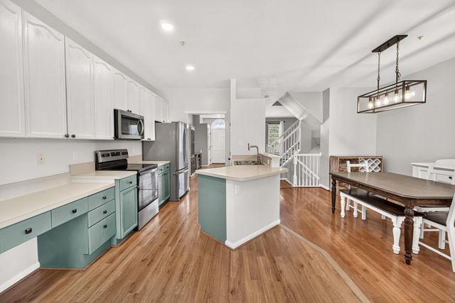 2433 LAKESIDE DR, Frederick, MD 21702