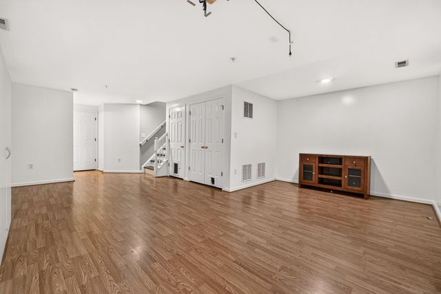 2433 LAKESIDE DR, Frederick, MD 21702