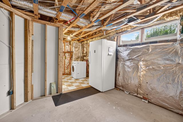 2433 LAKESIDE DR, Frederick, MD 21702