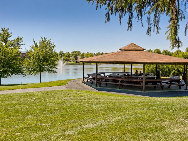2433 LAKESIDE DR, Frederick, MD 21702