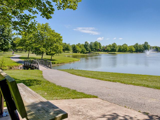 2433 LAKESIDE DR, Frederick, MD 21702
