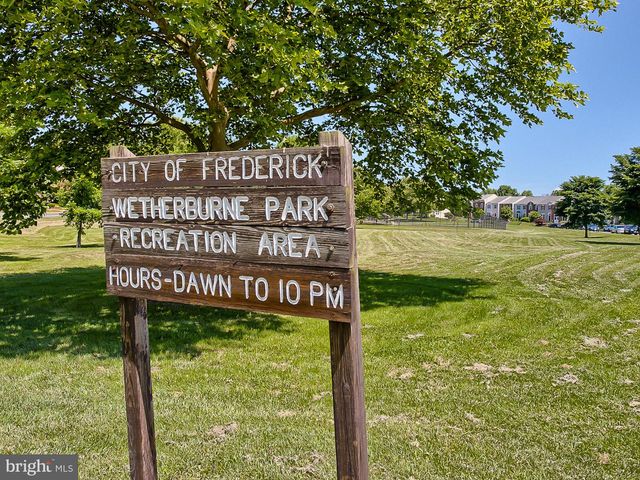 2433 LAKESIDE DR, Frederick, MD 21702
