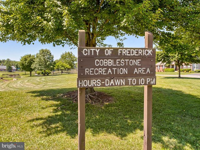 2433 LAKESIDE DR, Frederick, MD 21702