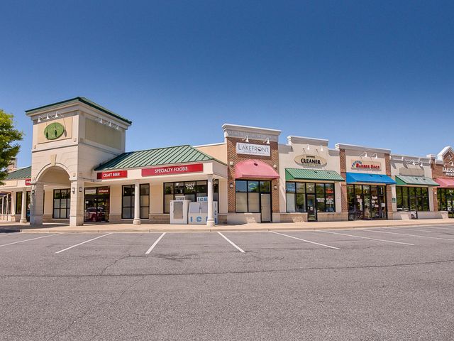 2433 LAKESIDE DR, Frederick, MD 21702