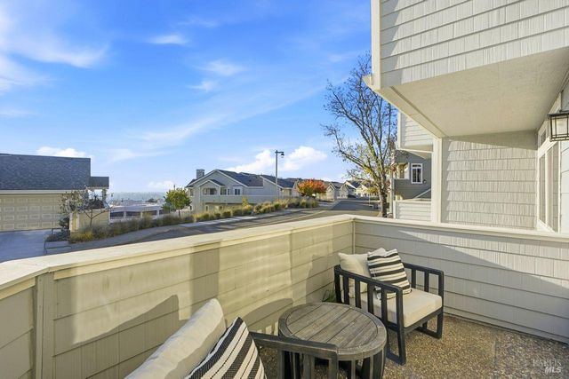 2125 Stonefield Ln, Santa Rosa, CA 95403