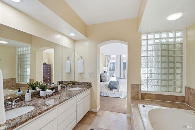 2125 Stonefield Ln, Santa Rosa, CA 95403