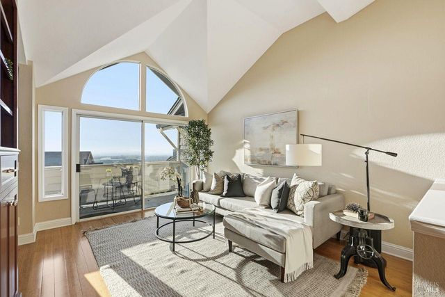 2125 Stonefield Ln, Santa Rosa, CA 95403